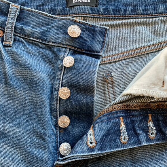 Express Mom Short - Distressed Denim 8 - Picture 4 of 6